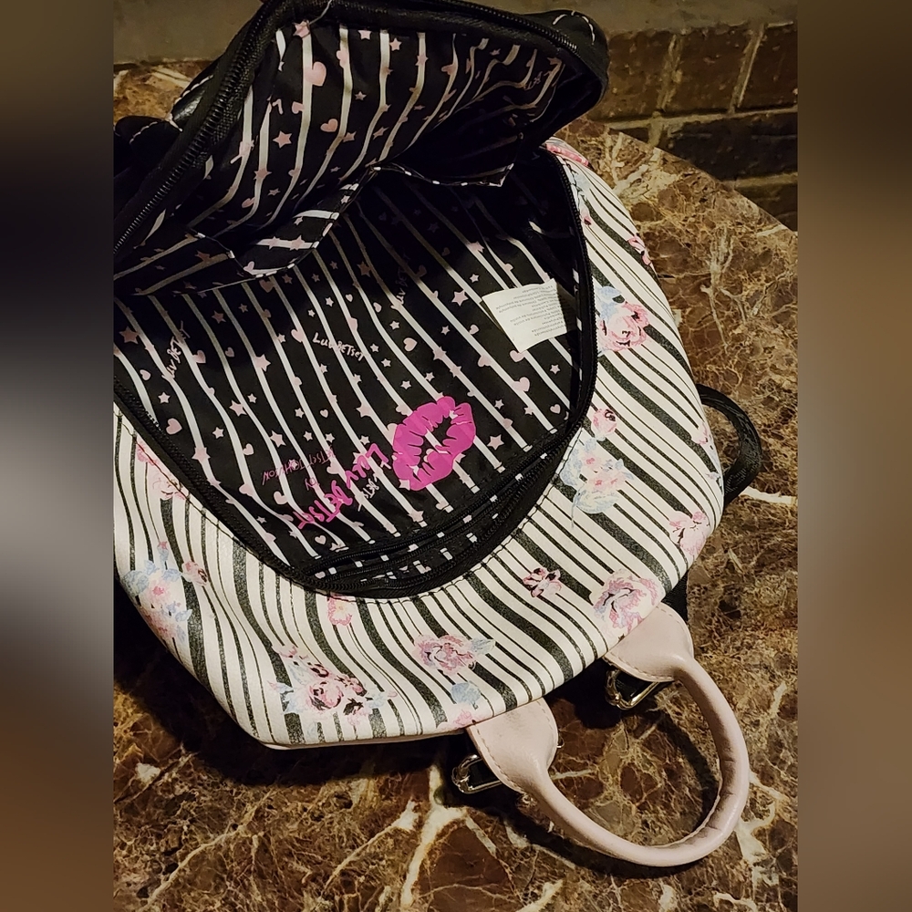 Black And Pink Quilted Backpack Floral And Hearts - Picture 6 of 8